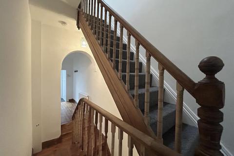 2 bedroom apartment to rent, Hope Road, Sale