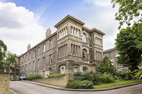 2 bedroom flat to rent, Gilbert Close Royal Herbert Pavilions SE18