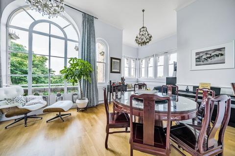 2 bedroom flat to rent, Gilbert Close Royal Herbert Pavilions SE18