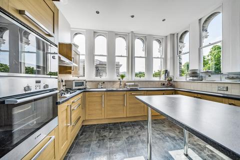 2 bedroom flat to rent, Gilbert Close Royal Herbert Pavilions SE18