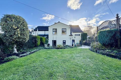 3 bedroom character property for sale, Westgate, Almondbury, Huddersfield, HD5 8XJ