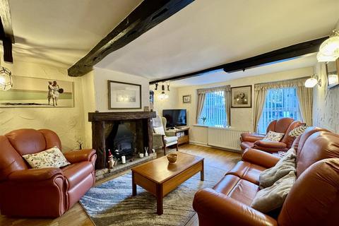 3 bedroom character property for sale, Westgate, Almondbury, Huddersfield, HD5 8XJ