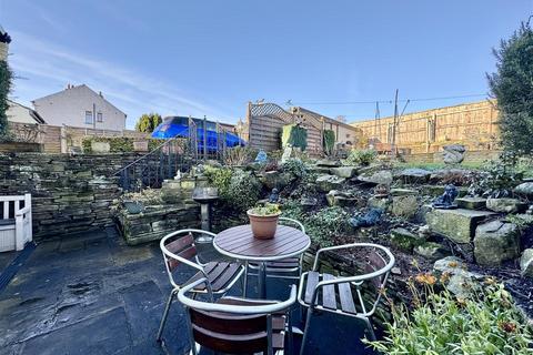 3 bedroom character property for sale, Westgate, Almondbury, Huddersfield, HD5 8XJ