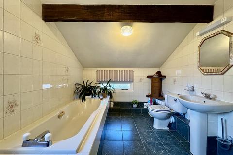 3 bedroom character property for sale, Westgate, Almondbury, Huddersfield, HD5 8XJ