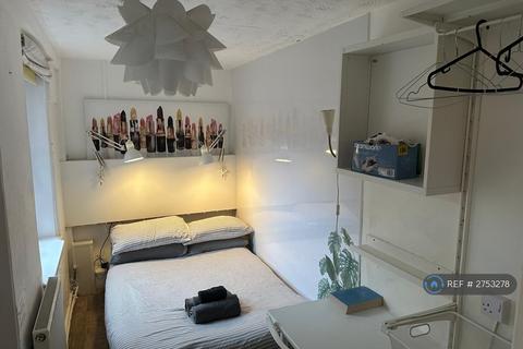 undefined, Cross Green, Leeds, LS9