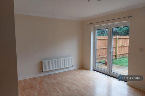 3 bedroom terraced house to rent, Clare Drive, Highfields Caldecote, Cambridge, CB23