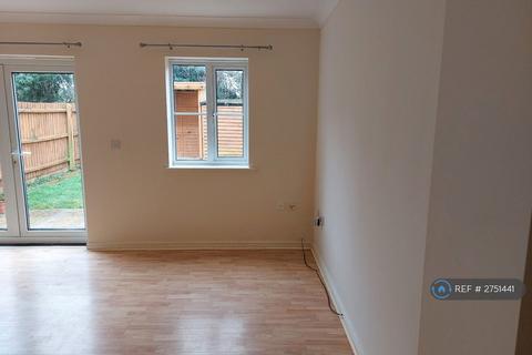 3 bedroom terraced house to rent, Clare Drive, Highfields Caldecote, Cambridge, CB23