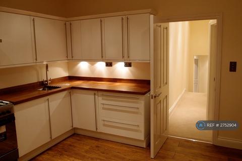 2 bedroom flat to rent, Thornlaw Road, London, SE27