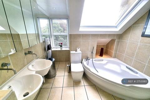3 bedroom maisonette to rent, Petersham Road, Richmond, Surrey, TW10