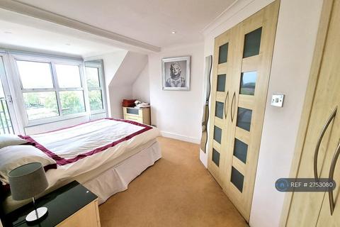 3 bedroom maisonette to rent, Petersham Road, Richmond, Surrey, TW10