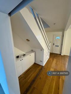 3 bedroom semi-detached house to rent, Meadow Dell, Hatfield, AL10