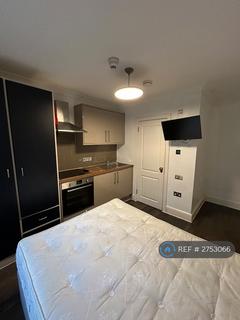 Studio to rent, Leinster Square, London, W2