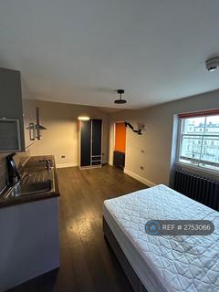 Studio to rent, Leinster Square, London, W2