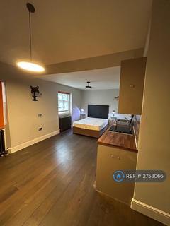 Studio to rent, Leinster Square, London, W2