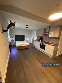 Studio to rent, Leinster Square, London, W2