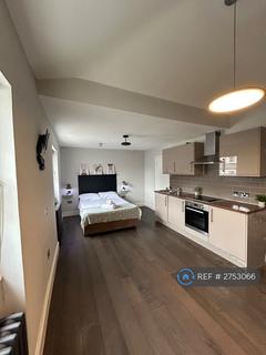 Studio to rent, Leinster Square, London, W2