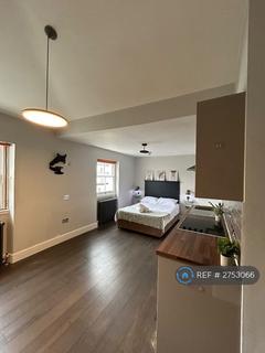 Studio to rent, Leinster Square, London, W2