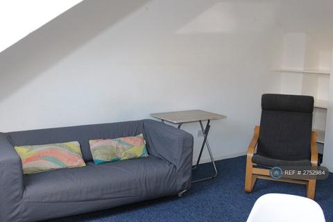 2 bedroom flat to rent, Broadway, London, W13