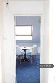 2 bedroom flat to rent, Broadway, London, W13