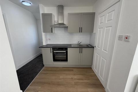 2 bedroom flat to rent, Warwick Road, Doncaster DN2
