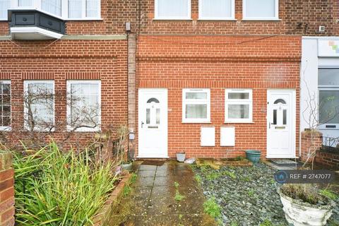 2 bedroom flat to rent - Jevington Way, London, SE12