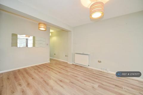 2 bedroom flat to rent, Jevington Way, London, SE12