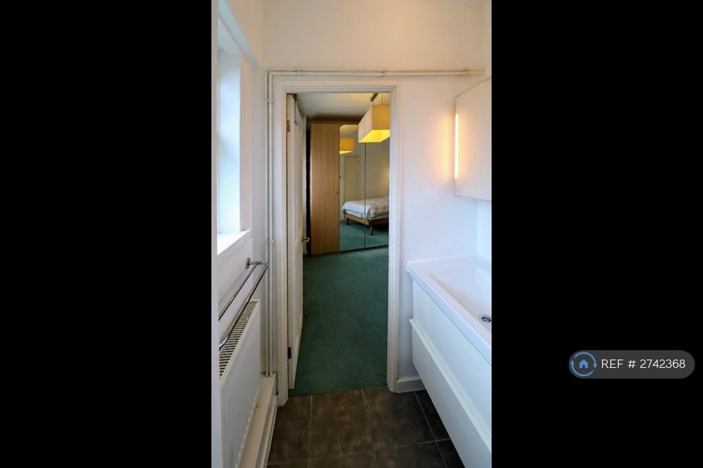En-Suite Bathroom