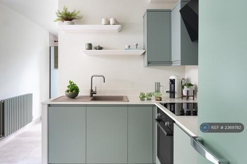 Studio to rent, Raleigh Road, London, N8