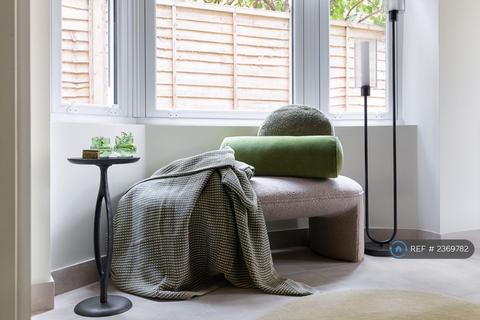 Studio to rent, Raleigh Road, London, N8