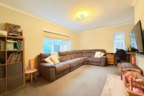 3 bedroom detached bungalow for sale, Kingsway, Ferndown