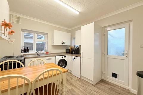 3 bedroom detached bungalow for sale, Kingsway, Ferndown