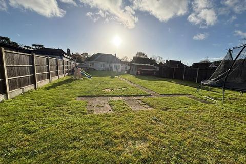 3 bedroom detached bungalow for sale, Kingsway, Ferndown
