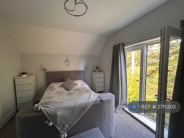 Master En-Suite Bedroom