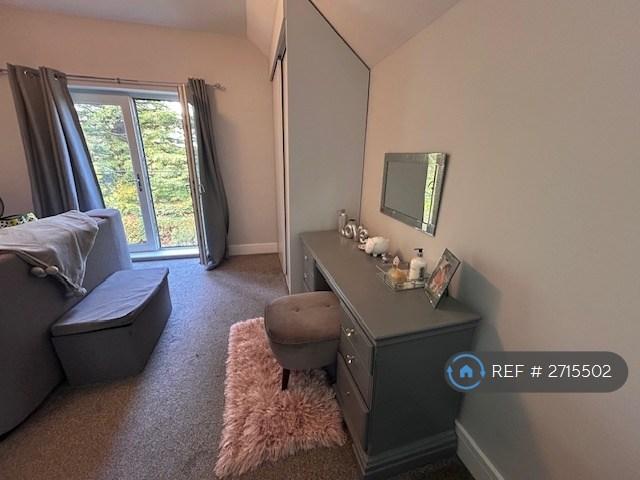 Master En-Suite Bedroom