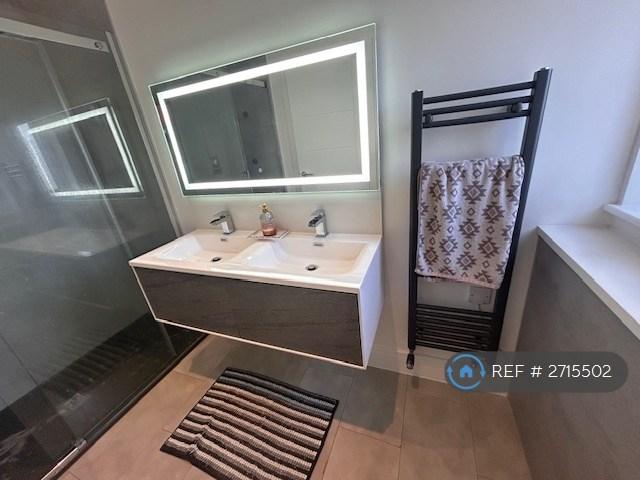 Master En-Suite Double Sink