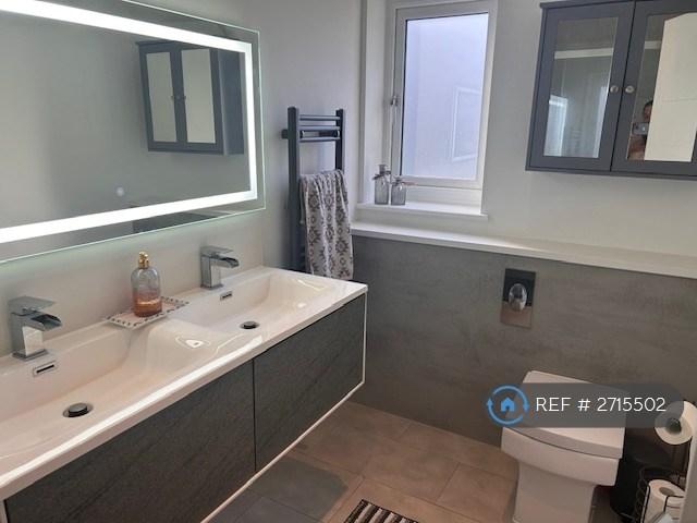 Master En-Suite