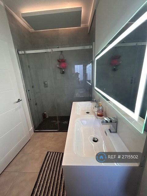 Master En-Suite