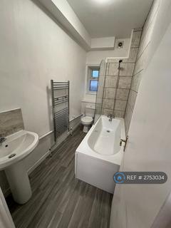 2 bedroom flat to rent, High Street, Sheerness, ME12