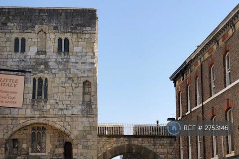 2 bedroom penthouse to rent - Goodramgate, York, YO1