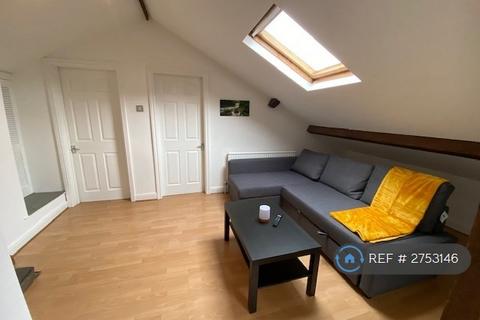 2 bedroom penthouse to rent, Goodramgate, York, YO1