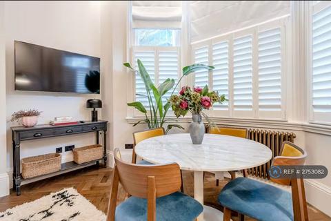 Studio to rent, Elm Park Gardens, London, SW10