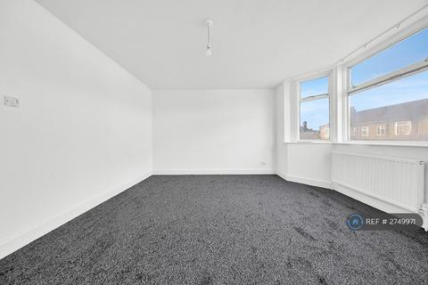 3 bedroom terraced house to rent, Church Road, London, E12