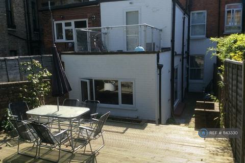 2 bedroom flat to rent, Mill Lane, London, NW6