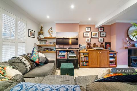 2 bedroom terraced house to rent, Sladedale Road, London, SE18