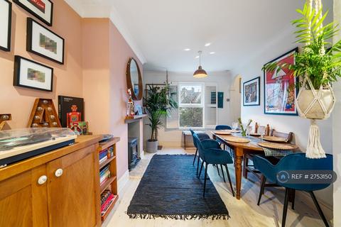 2 bedroom terraced house to rent, Sladedale Road, London, SE18