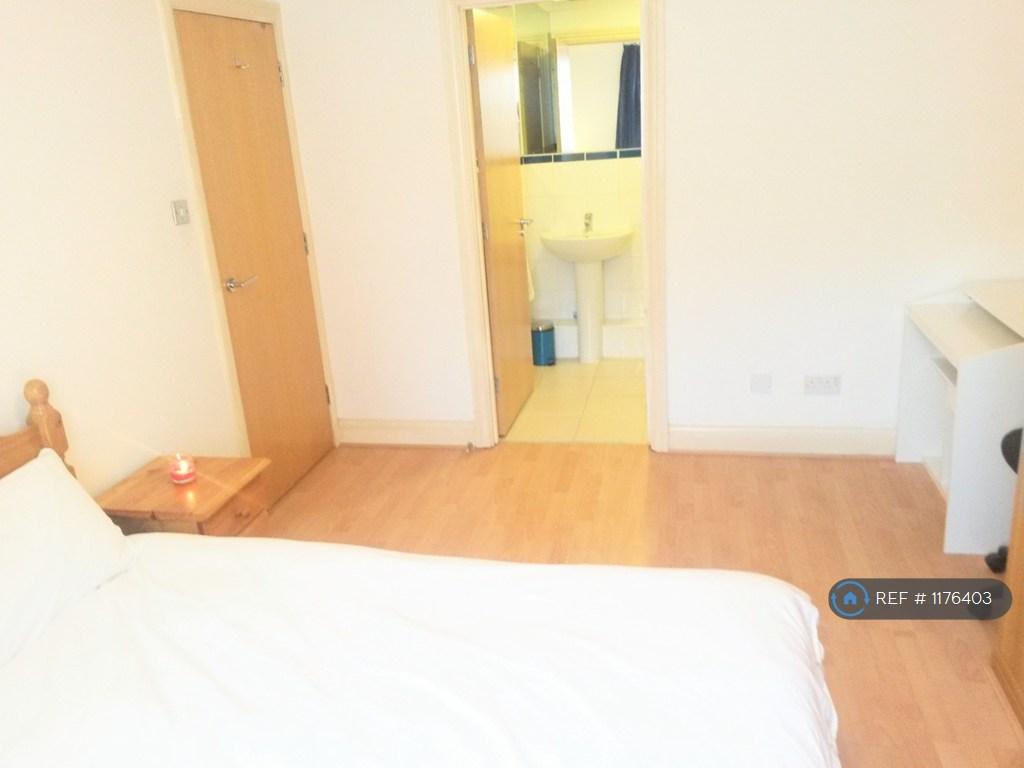 Bedroom 1 - Ensuite