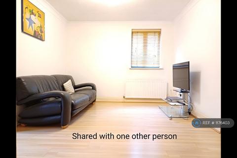 1 bedroom in a flat share to rent, Compass Point, London, E14