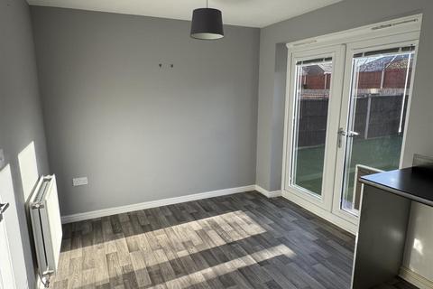 3 bedroom semi-detached house to rent, Greenfields Drive, Newport