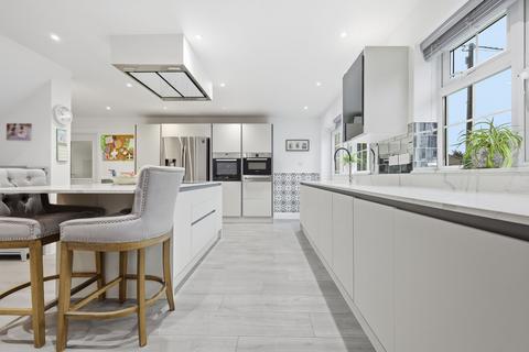 4 bedroom detached house for sale, Lindon Road, Wickford, SS11