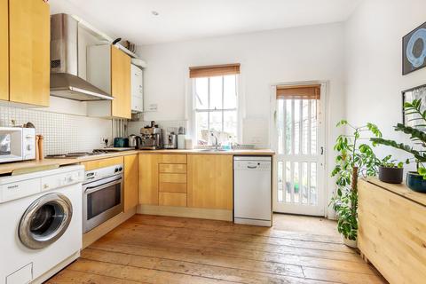 2 bedroom terraced house to rent, Duke Street, Windsor, SL4